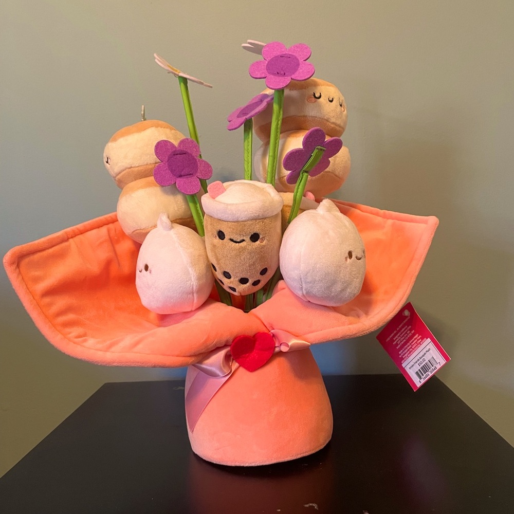 RARE NWT Squishables Valentines Day Bouquet